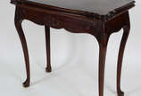 Mesa console de madeira nobre, tampo dobrável, ... - Mesa console de madeira nobre, tampo dobrável, gavetas laterais, estilo Chipendale. ( tampo  aberto 86 cm - pequenos lascados na parte posterior...