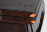 Mesa console de madeira nobre, tampo dobrável, ... - Mesa console de madeira nobre, tampo dobrável, gavetas laterais, estilo Chipendale. ( tampo  aberto 86 cm - pequenos lascados na parte posterior...