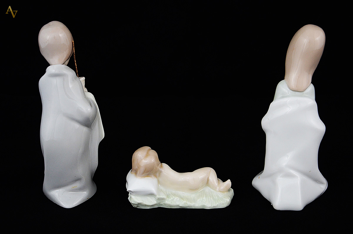 LLADRO - Três peças de porcelana representando nascimento do Menino... - foto 2 de 2