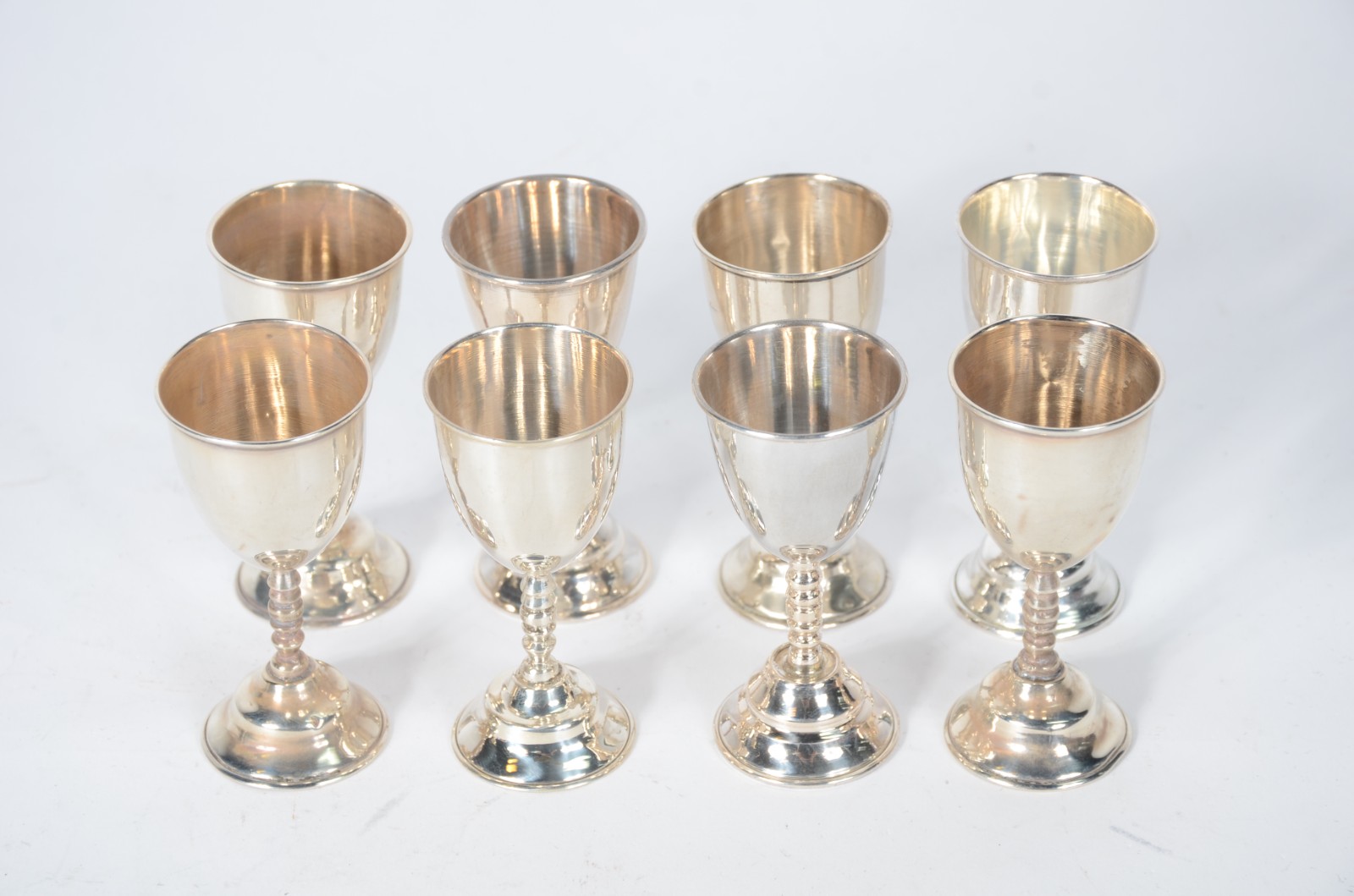 Conjunto com 8 cálices para vinho em prata de lei 925 Sterling. Peso... - foto 1 de 3