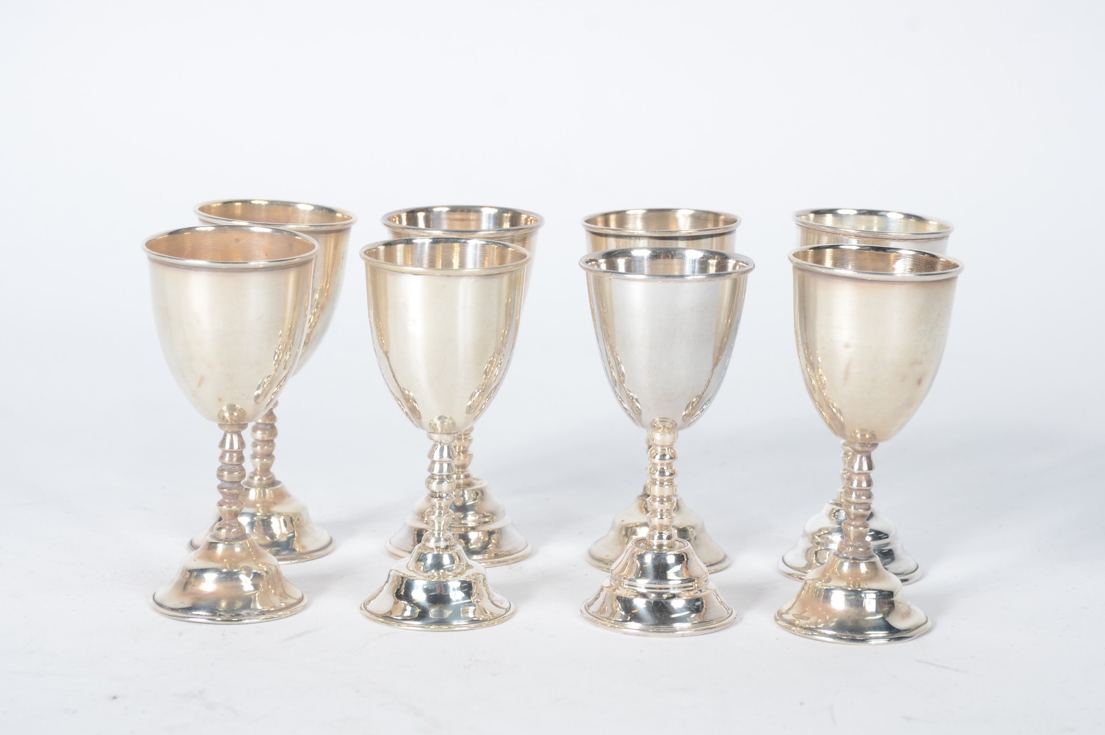 Conjunto com 8 cálices para vinho em prata de lei 925 Sterling. Peso... - foto 2 de 3