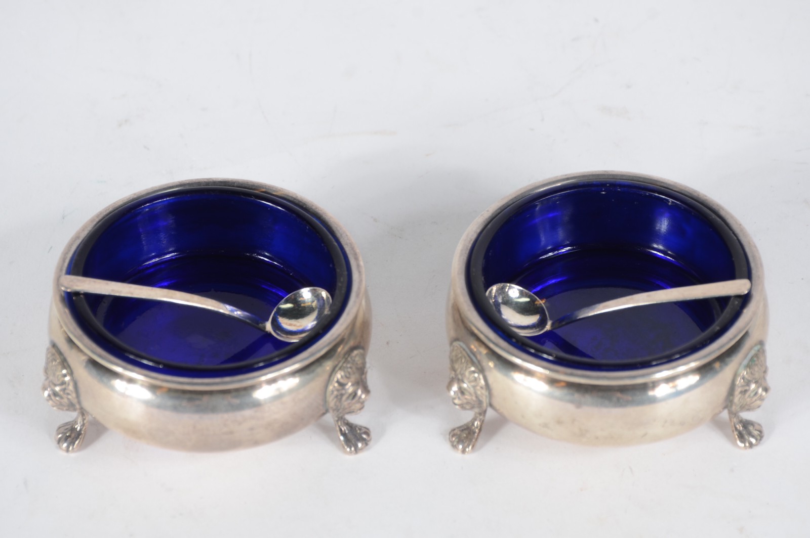 Par de pimenteiros de mesa de prata Sterling, interior com vidro azul... - foto 2 de 8