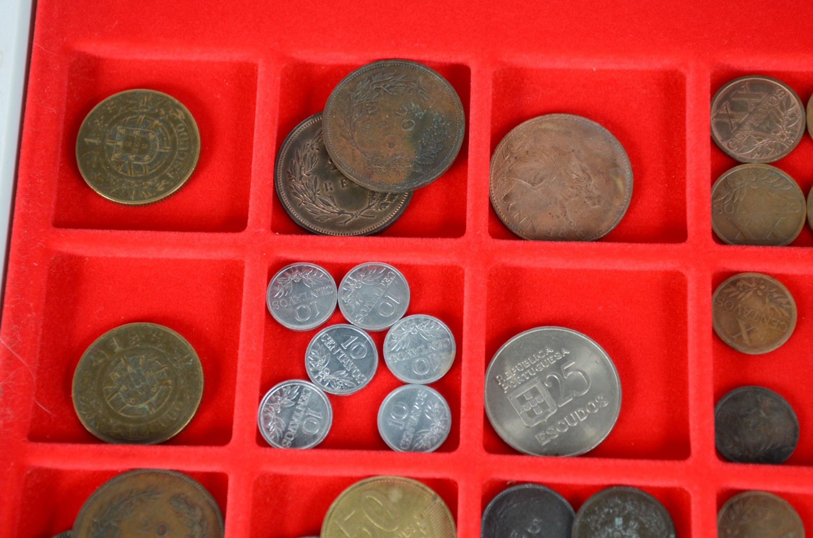 Coleção com 79 moedas diversas - foto 4 de 7