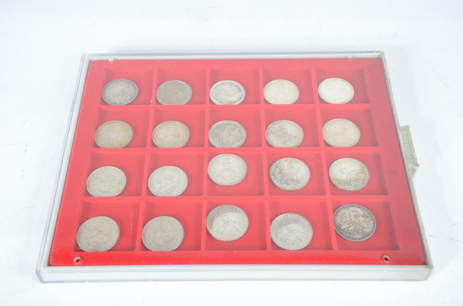 Coleção com 20 moedas portuguesas de prata, de 50 escudos cada, sendo... - foto 7 de 7