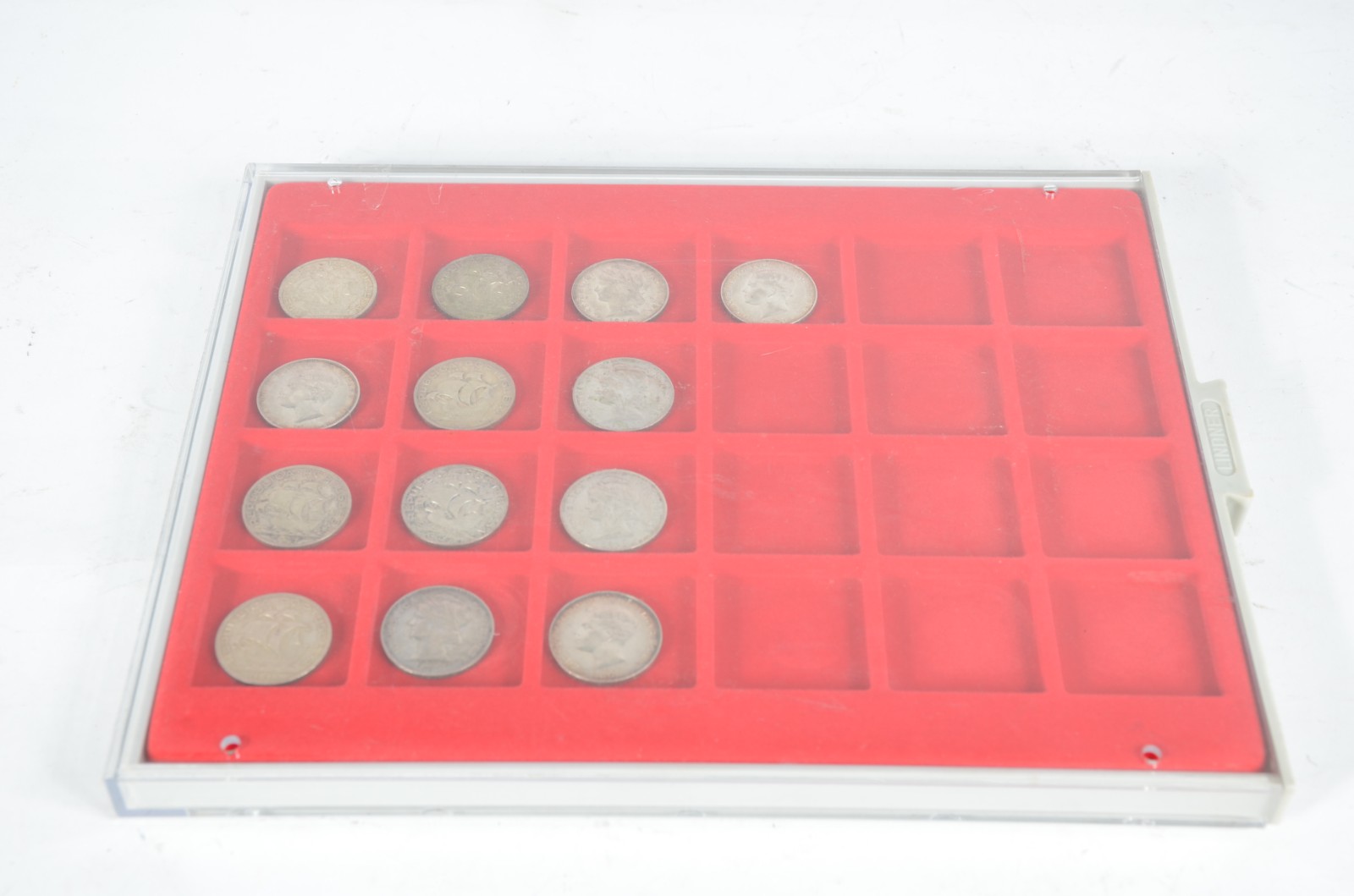 Diversas moedas de prata, sendo: a) 4 de 50 centavos - datadas de... - foto 1 de 4