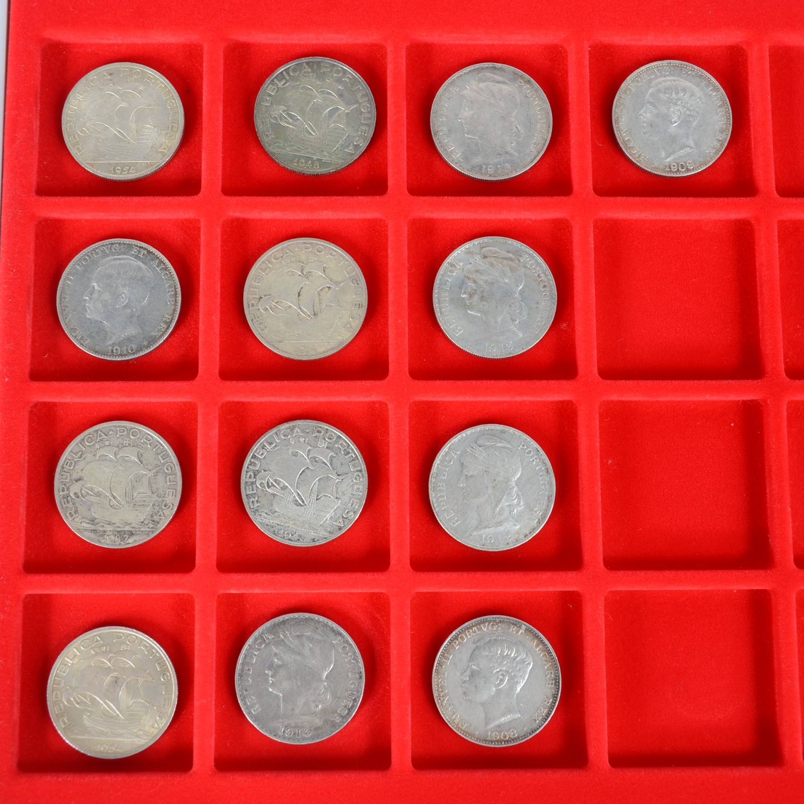 Diversas moedas de prata, sendo: a) 4 de 50 centavos - datadas de... - foto 4 de 4