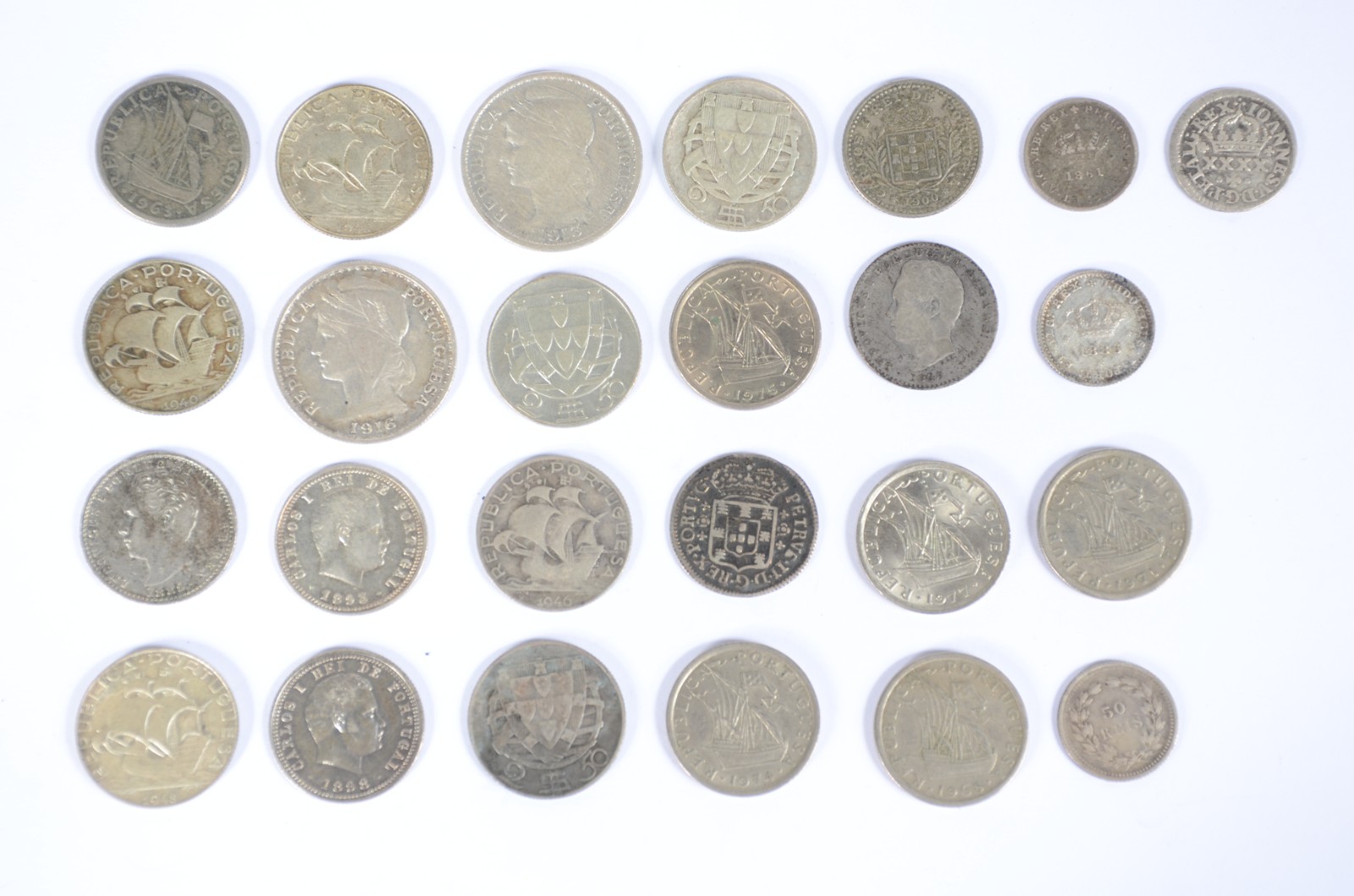 Coleção com moedas: a) 13 de 2,50 escudos século XX (décadas de... - foto 2 de 2