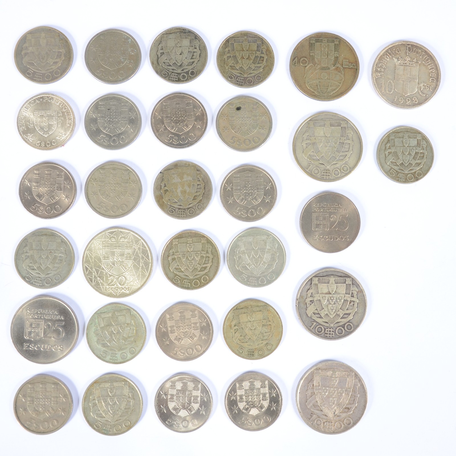 Coleção de moedas de prata, sendo: a) 5 de 10 escudos - datadas... - foto 2 de 2