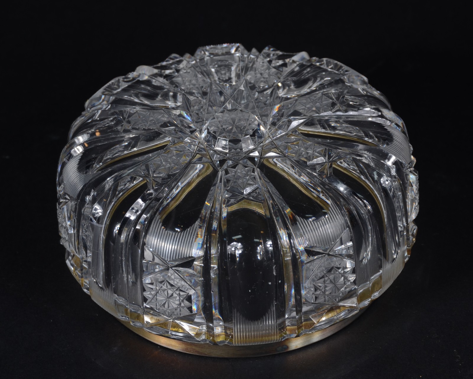 Bowl de cristal tcheco lapidado com borda de metal prateado. - foto 3 de 3
