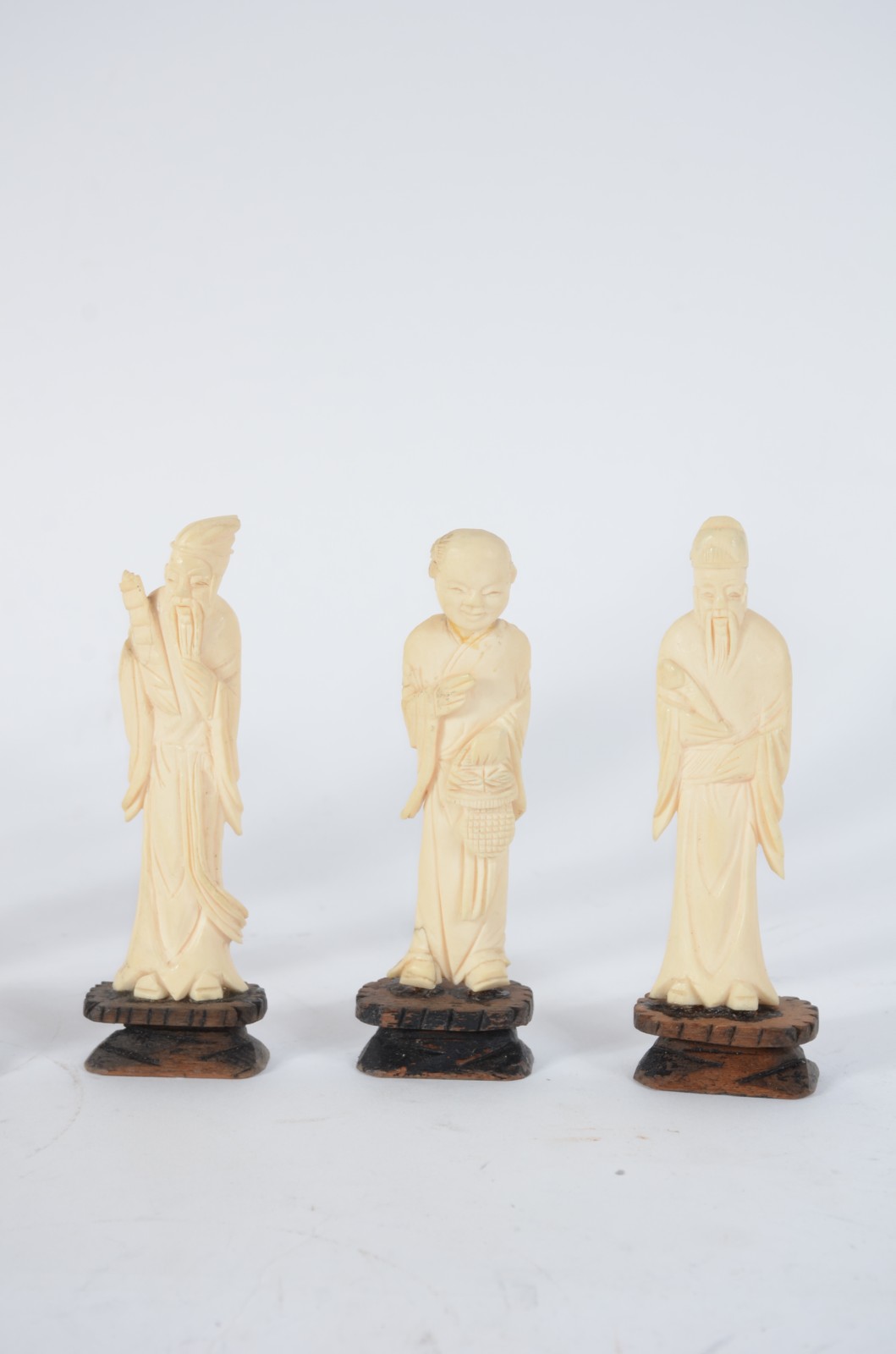 Coleção com 7 peças diversas de marfim, pequenos defeitos, bases de... - foto 2 de 8