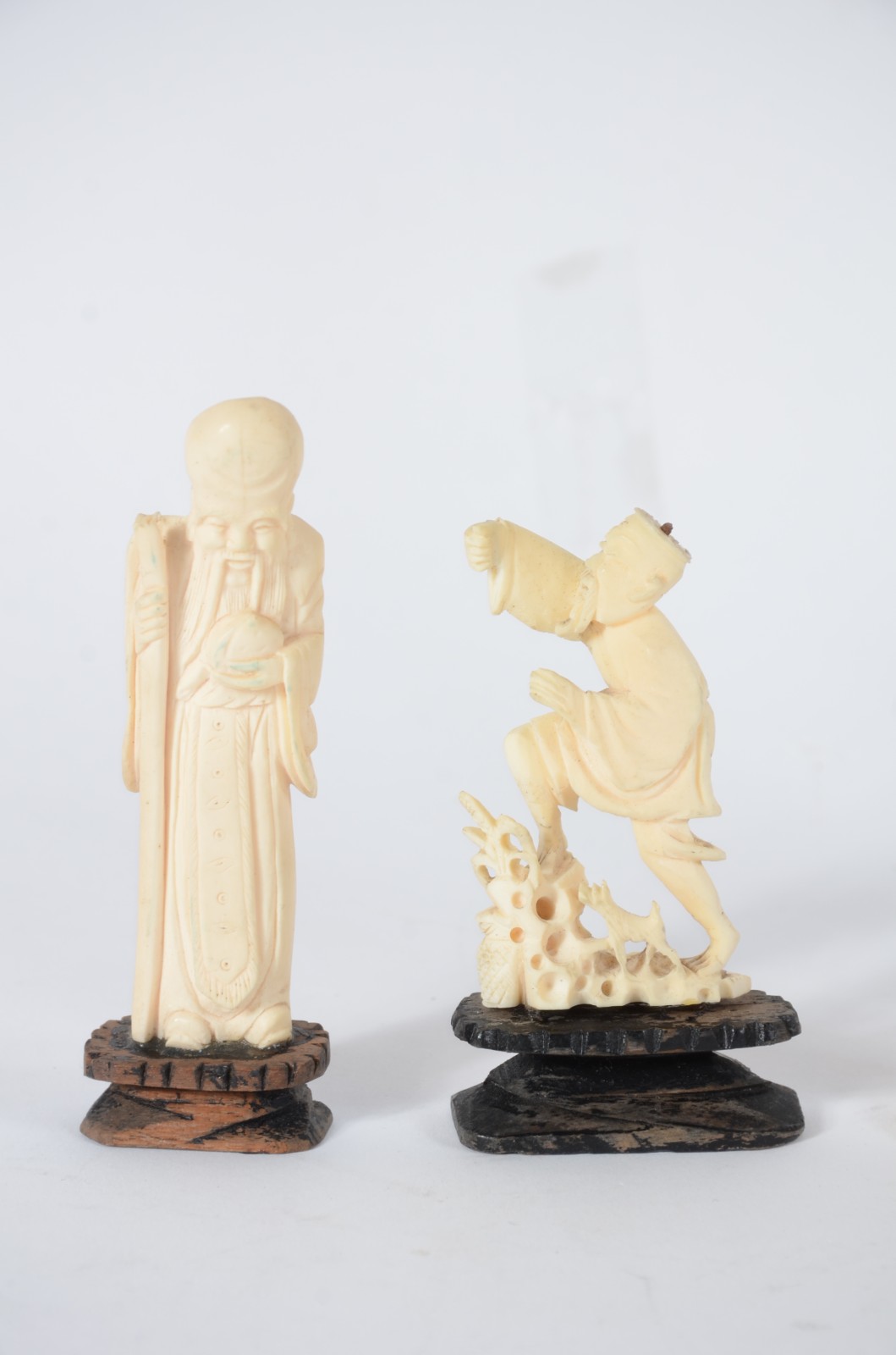 Coleção com 7 peças diversas de marfim, pequenos defeitos, bases de... - foto 4 de 8