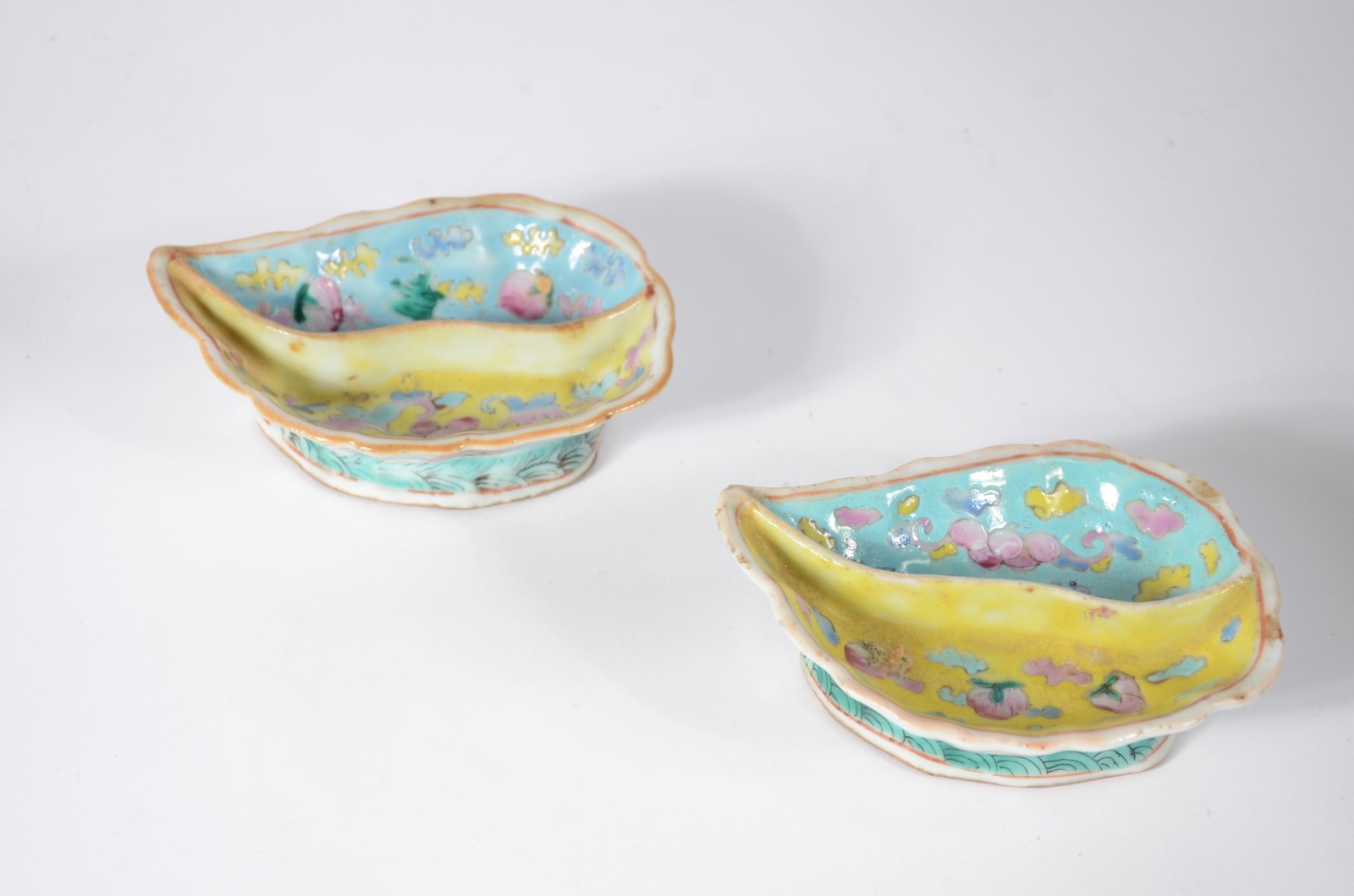 Dois antigos pares de covilhetes de porcelana chinesa - foto 3 de 5
