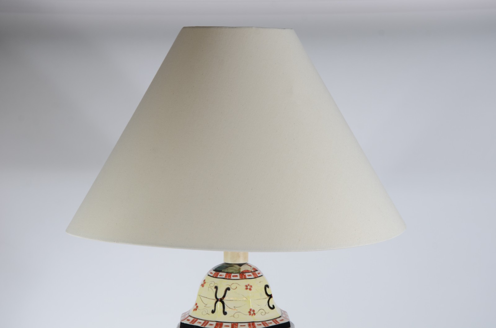 Abatjour de porcelana decoração floral, cúpula na cor bege. Altura... - foto 3 de 7