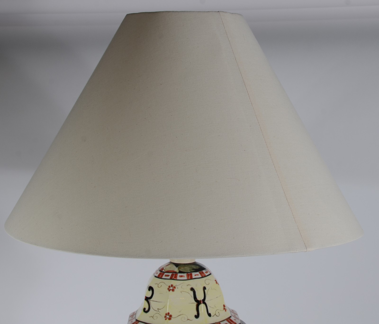 Abatjour de porcelana decoração floral, cúpula na cor bege. Altura... - foto 7 de 7