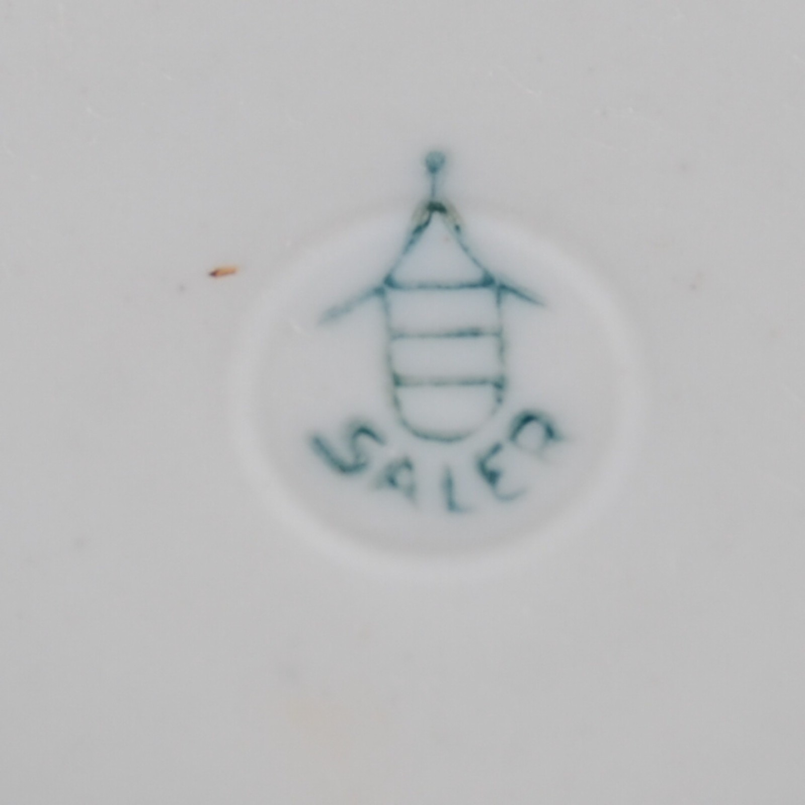 Diversas peças de porcelana, sendo: Bule com listras douradas; 6... - foto 11 de 11