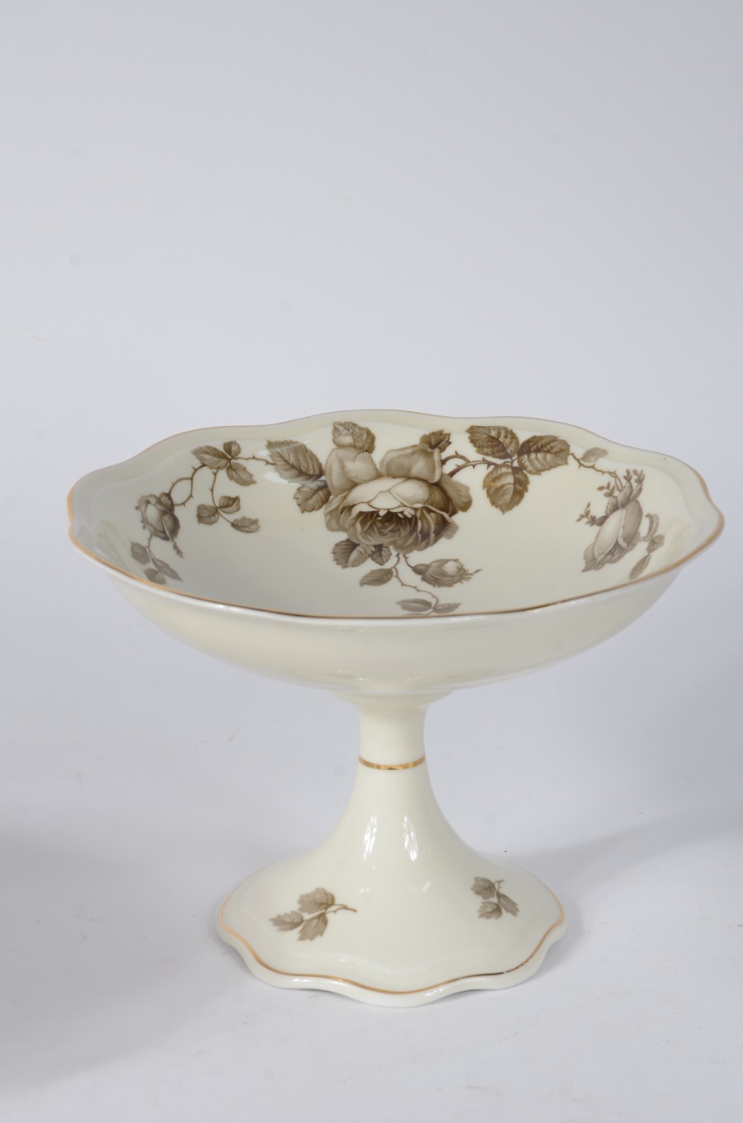 Aparelho de chá e jantar de porcelana tcheca, cor creme com flores em... - foto 7 de 10