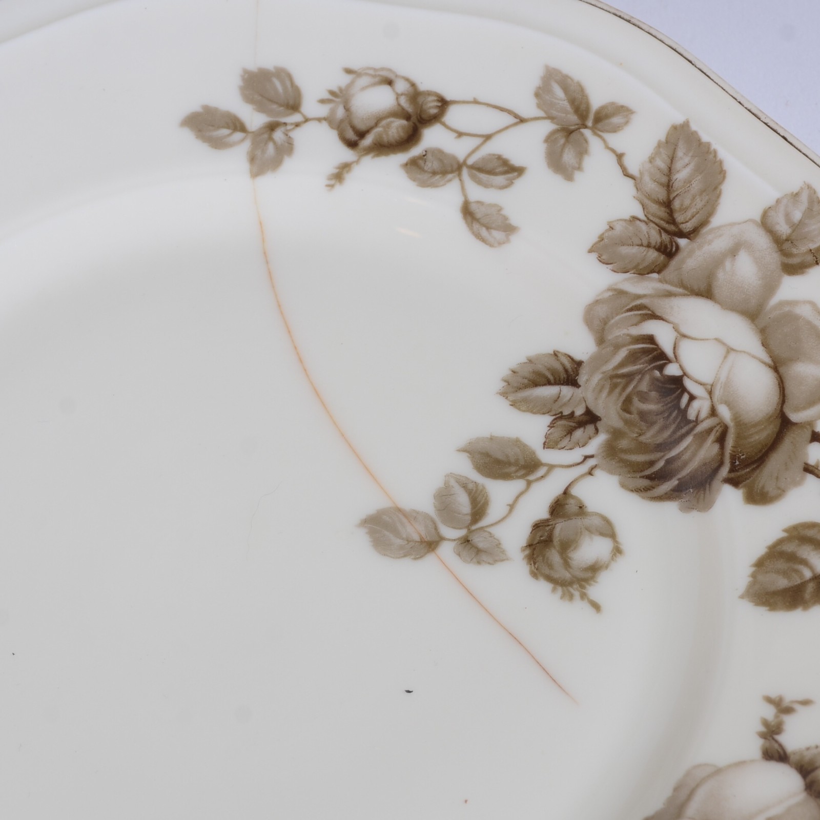 Aparelho de chá e jantar de porcelana tcheca, cor creme com flores em... - foto 8 de 10