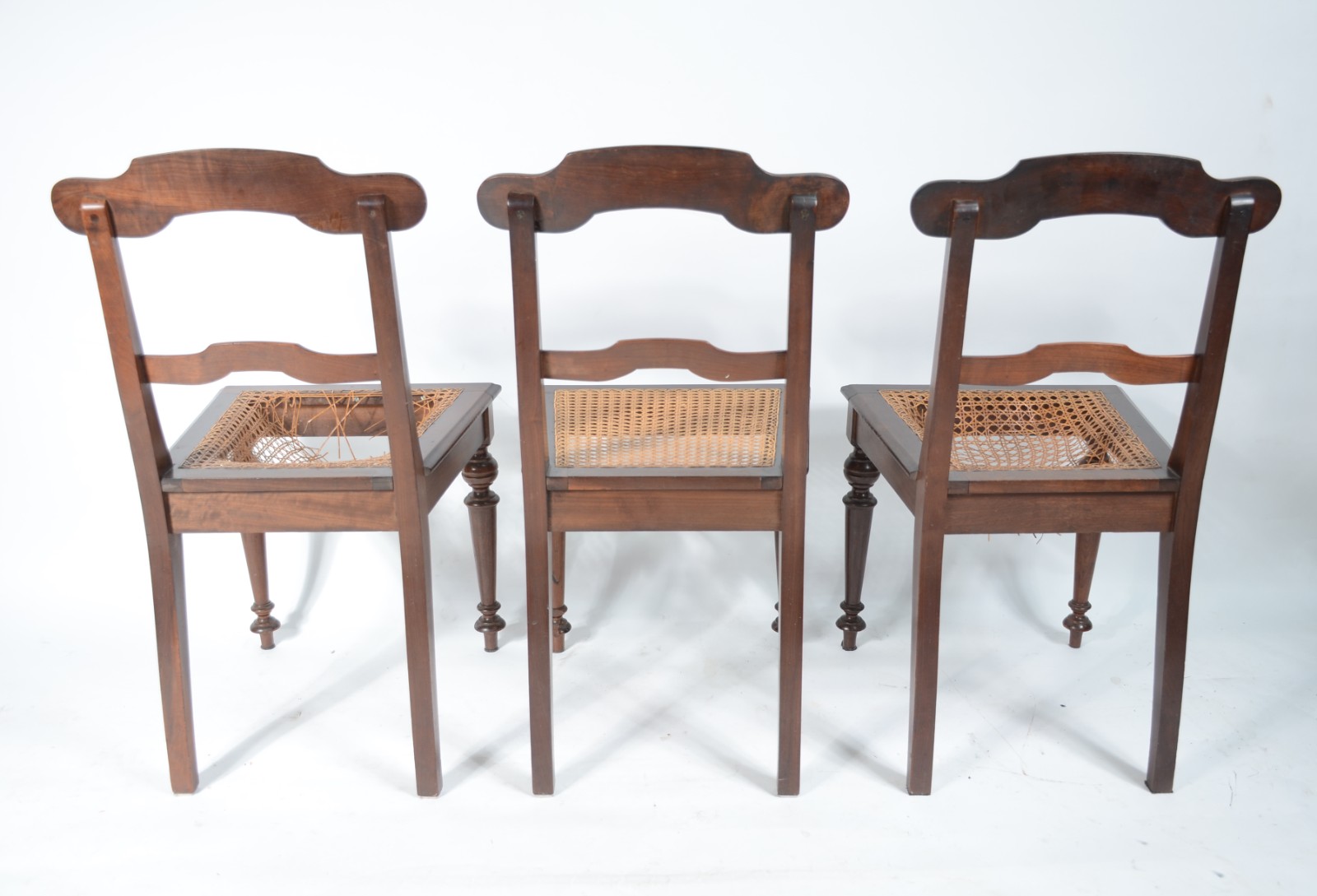 Conjunto com 6 antigas cadeiras para sala de jantar, encostos com... - foto 7 de 10