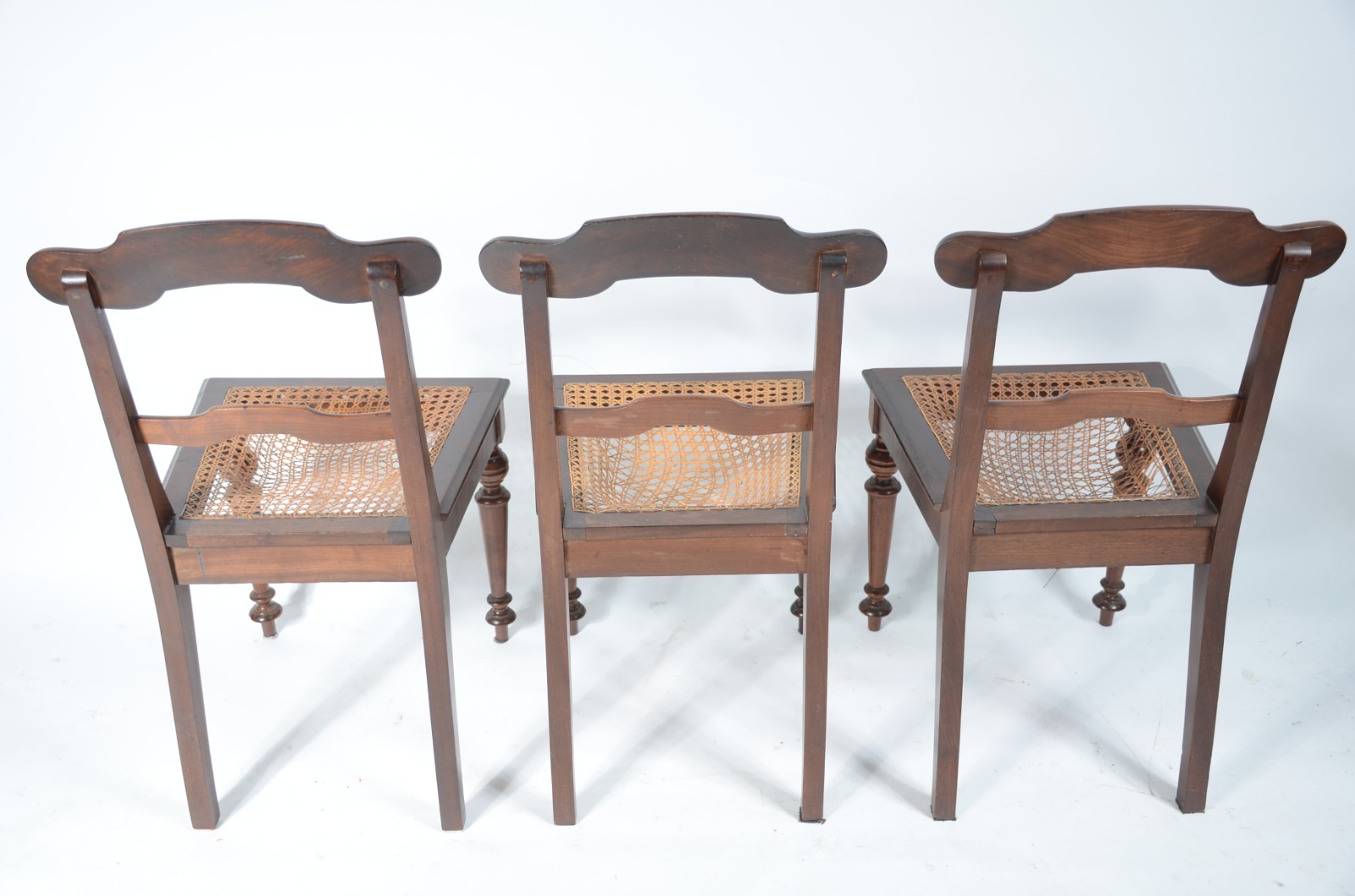 Conjunto com 6 antigas cadeiras para sala de jantar, encostos com... - foto 9 de 10