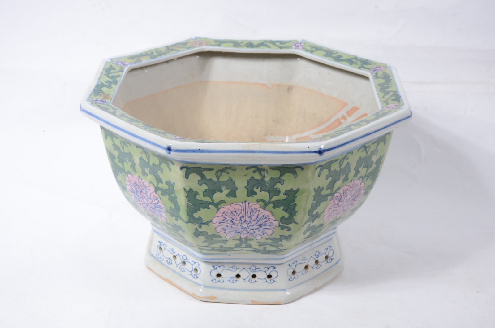 Cachepot de porcelana oriental feitio oitavado, fundo branco com... - foto 2 de 4