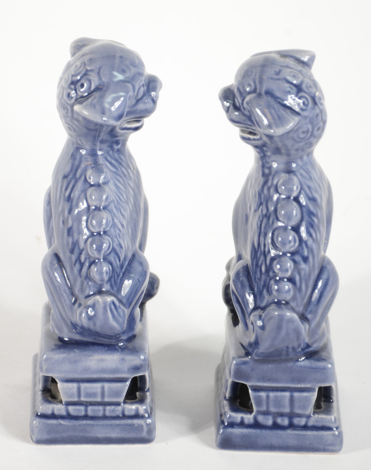 Par de estatuetas de porcelana oriental azul representando Cães de Fó. - foto 4 de 5