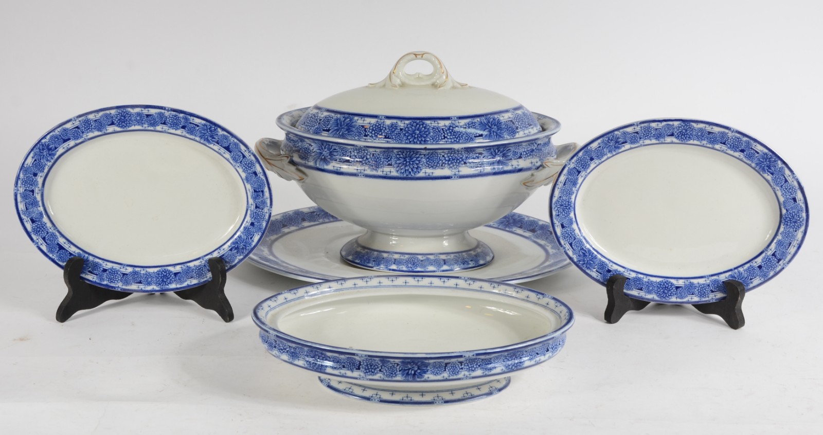 Diversas peças de faiança inglesa Royal Worcester, sendo: Sopeira com... - foto 3 de 7