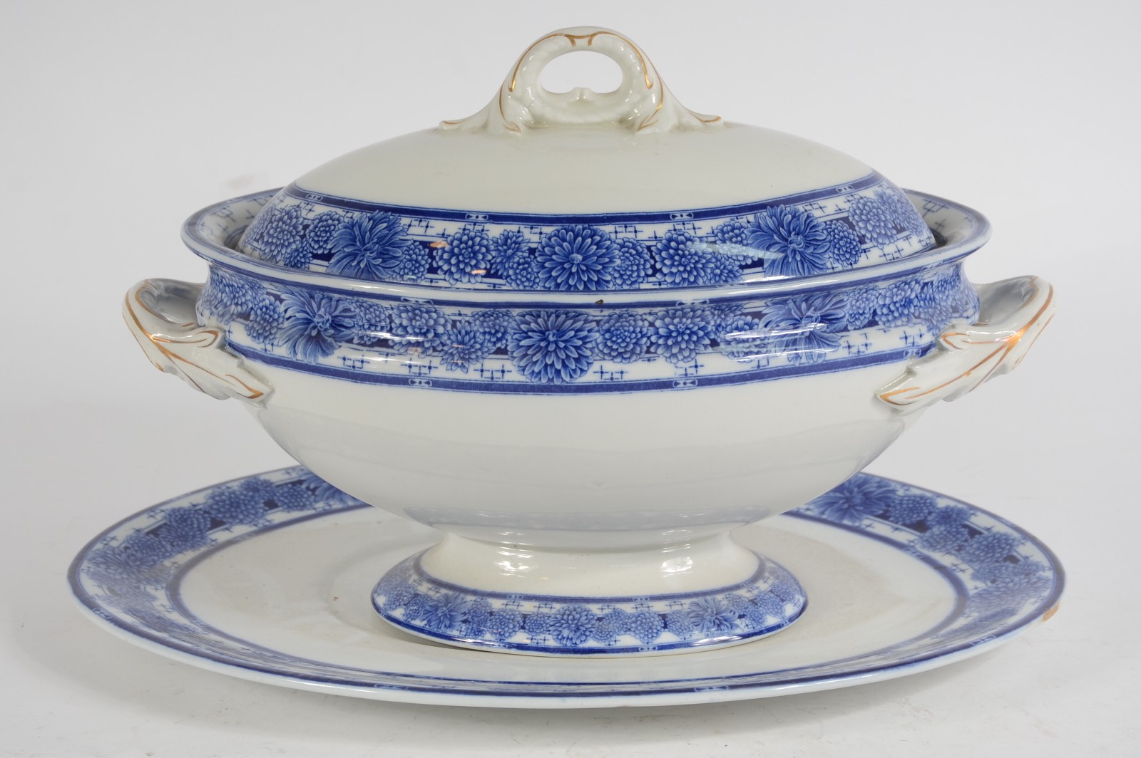 Diversas peças de faiança inglesa Royal Worcester, sendo: Sopeira com... - foto 2 de 7