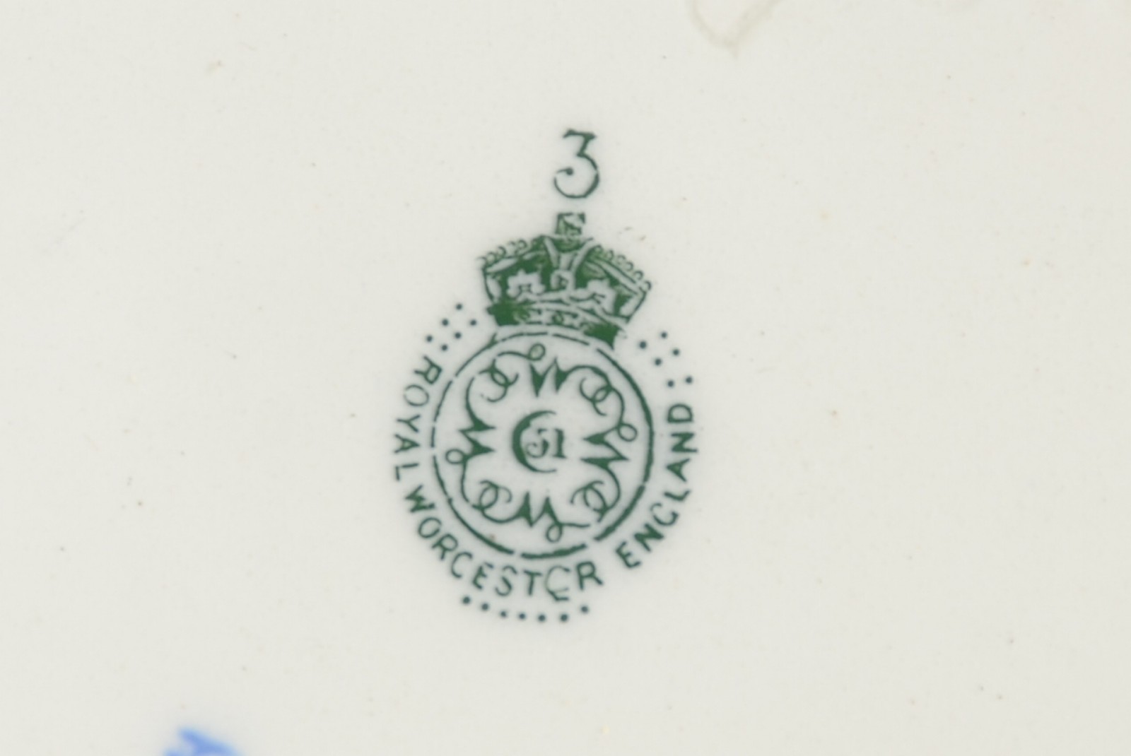 Diversas peças de faiança inglesa Royal Worcester, sendo: Sopeira com... - foto 6 de 7
