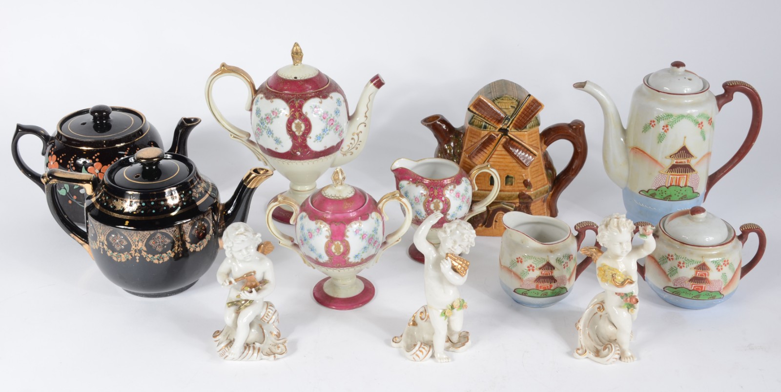 Lote com 12 peças diversas de porcelana, sendo 5 bules, 2 leiteiras... - foto 1 de 11