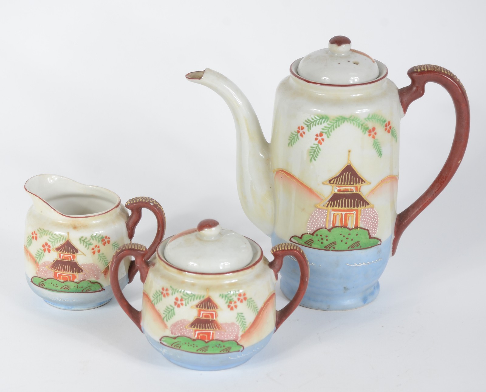 Lote com 12 peças diversas de porcelana, sendo 5 bules, 2 leiteiras... - foto 2 de 11