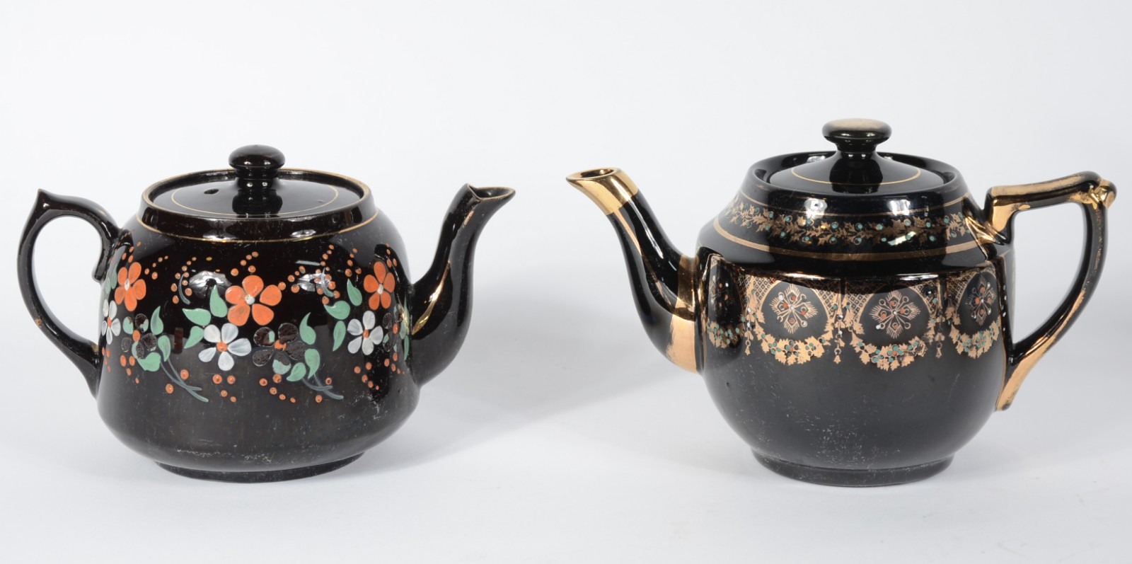 Lote com 12 peças diversas de porcelana, sendo 5 bules, 2 leiteiras... - foto 5 de 11