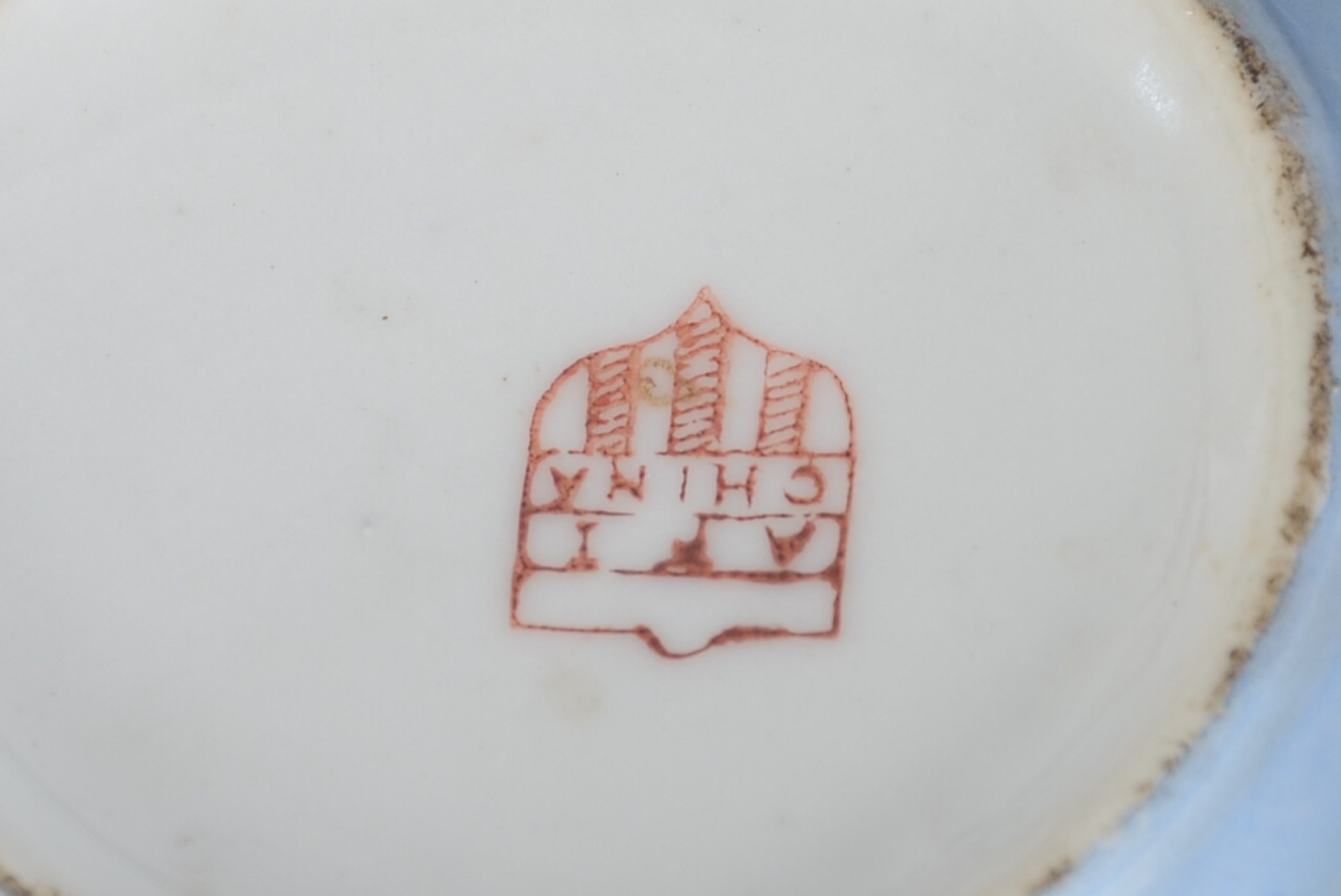 Lote com 12 peças diversas de porcelana, sendo 5 bules, 2 leiteiras... - foto 8 de 11