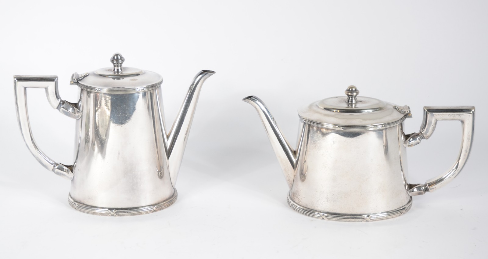 Baixela para chá e café de metal prateado, composto de 2 bules... - foto 3 de 10
