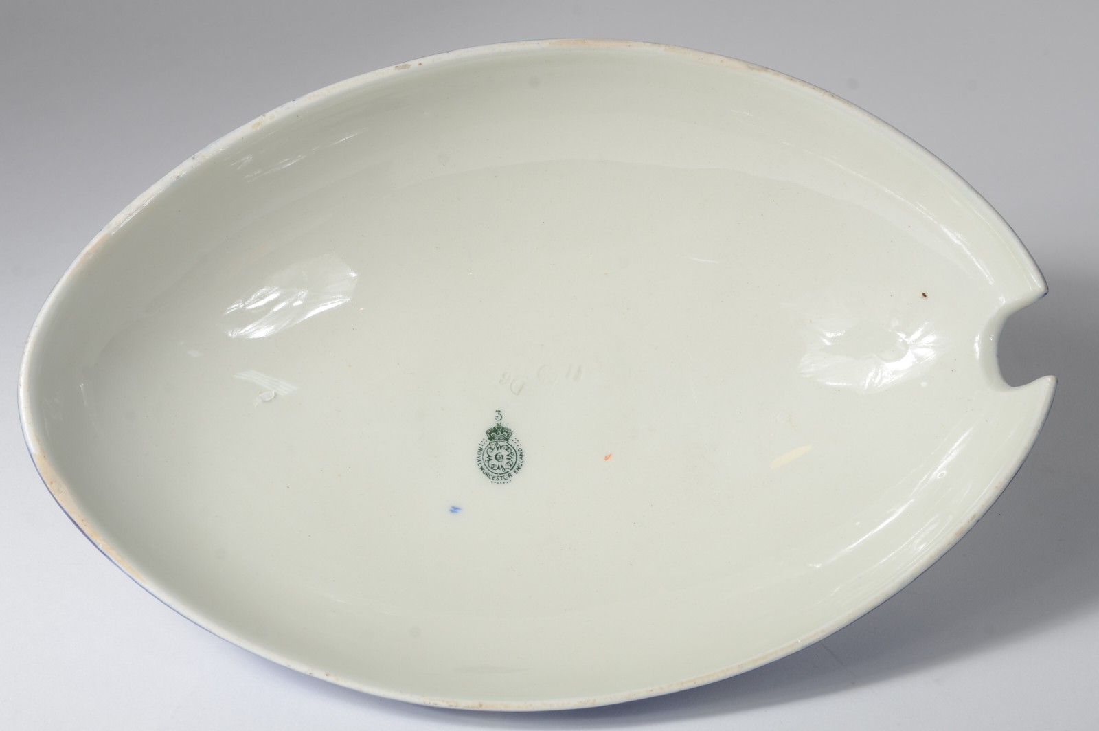 Diversas peças de faiança inglesa Royal Worcester, sendo: Sopeira com... - foto 7 de 7