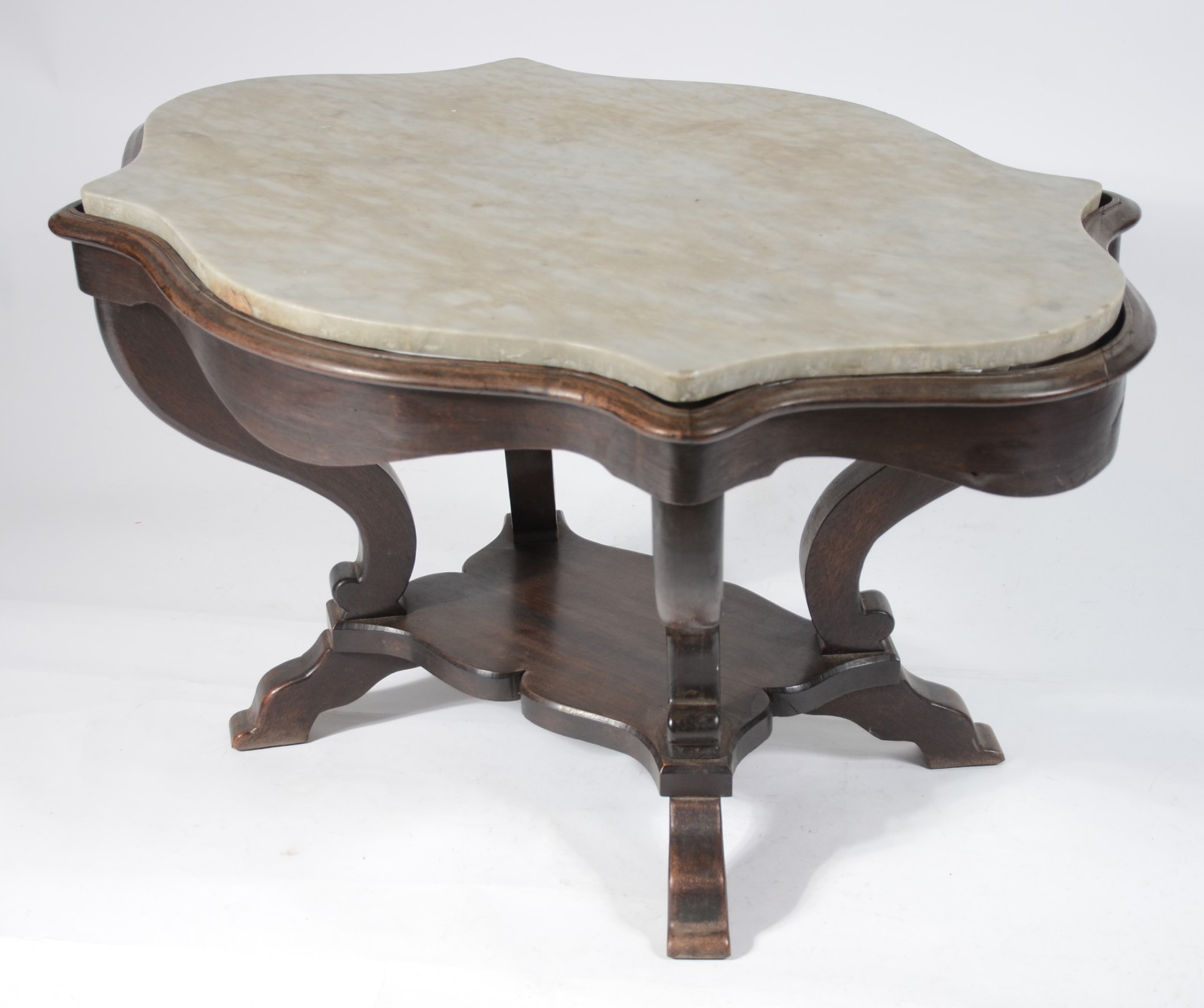Mesa de centro de madeira nobre, tampo recortado coberto por mármore... - foto 1 de 6