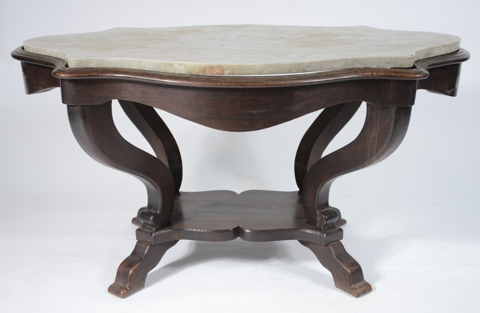 Mesa de centro de madeira nobre, tampo recortado coberto por mármore... - foto 2 de 6