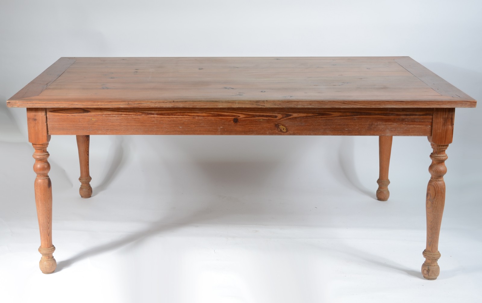 Mesa de jantar de madeira nobre (pinho de riga), tampo retangular com... - foto 2 de 5