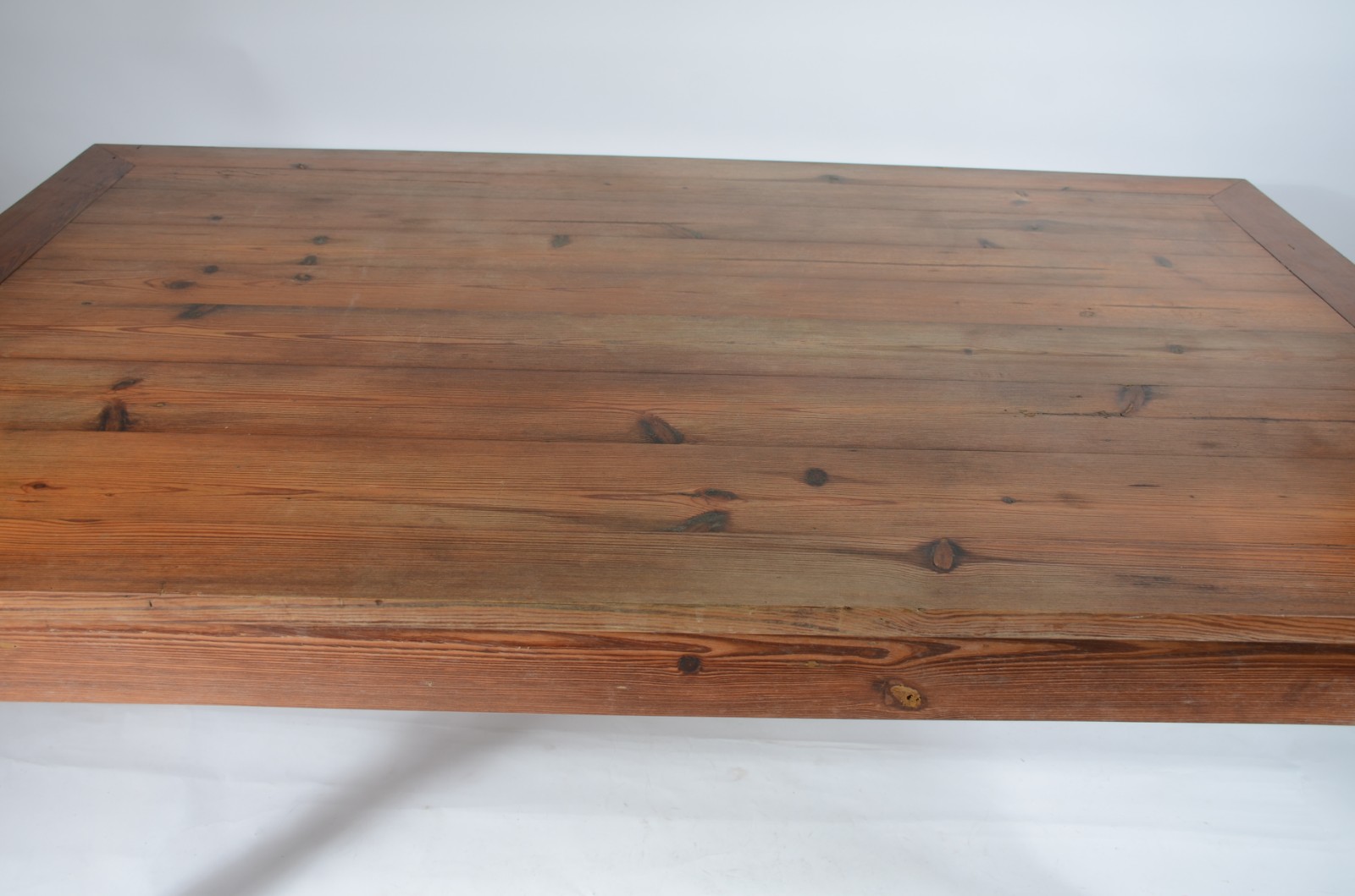 Mesa de jantar de madeira nobre (pinho de riga), tampo retangular com... - foto 4 de 5