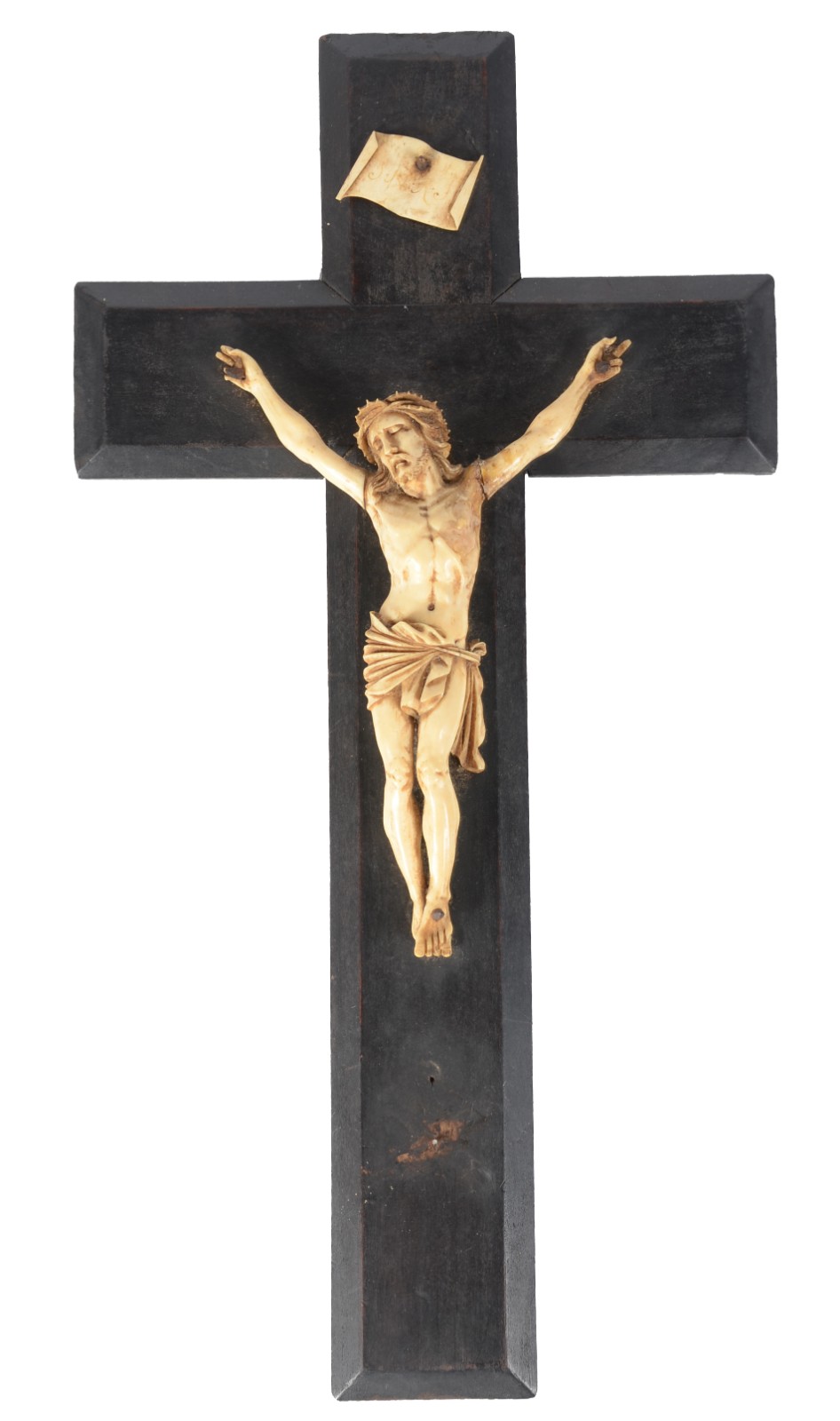 Crucifixo de madeira com figura de Cristo ricamente esculpida em... - foto 1 de 7