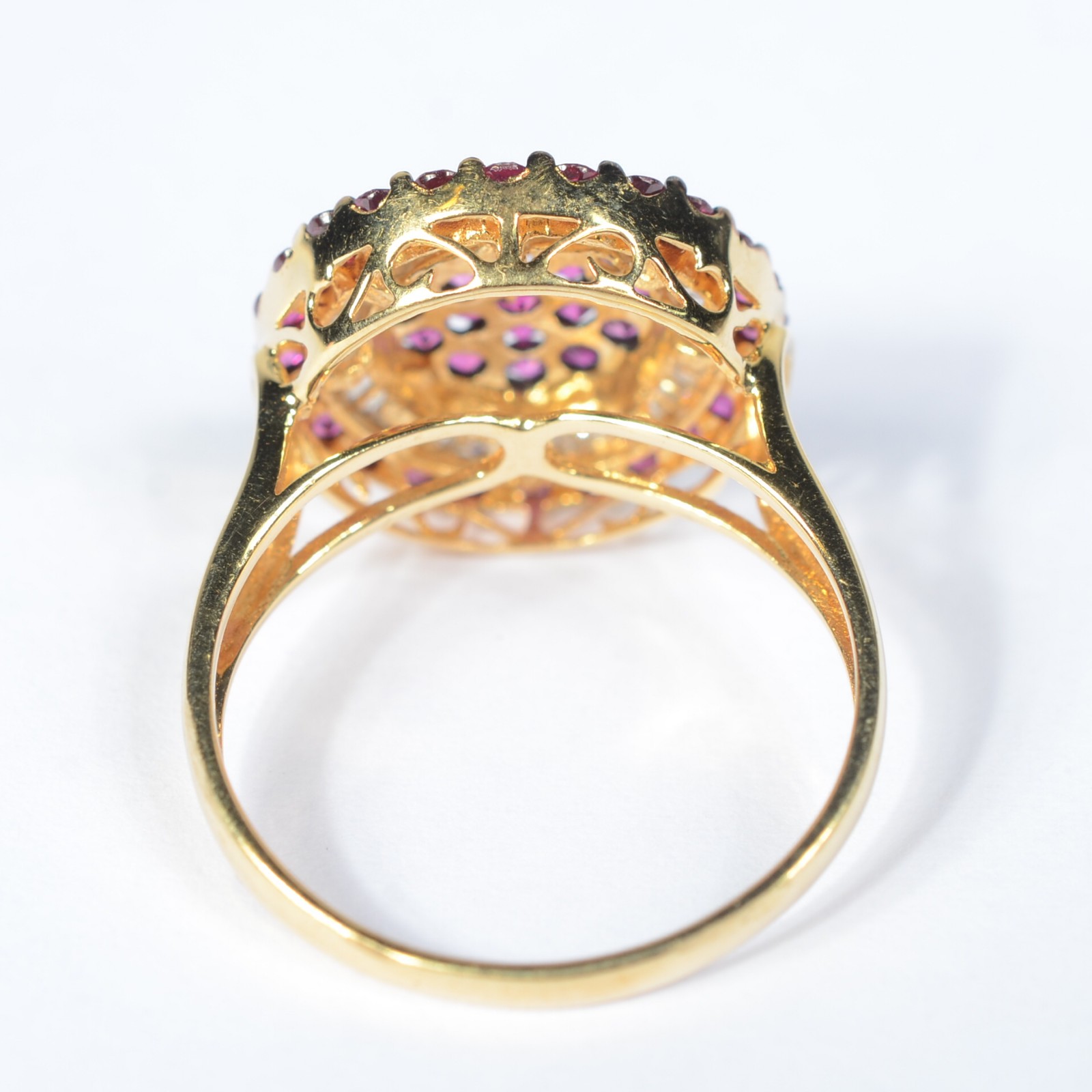 Anel de ouro 750 contrastado, feitio pizza cravejado de diamante e... - foto 3 de 6