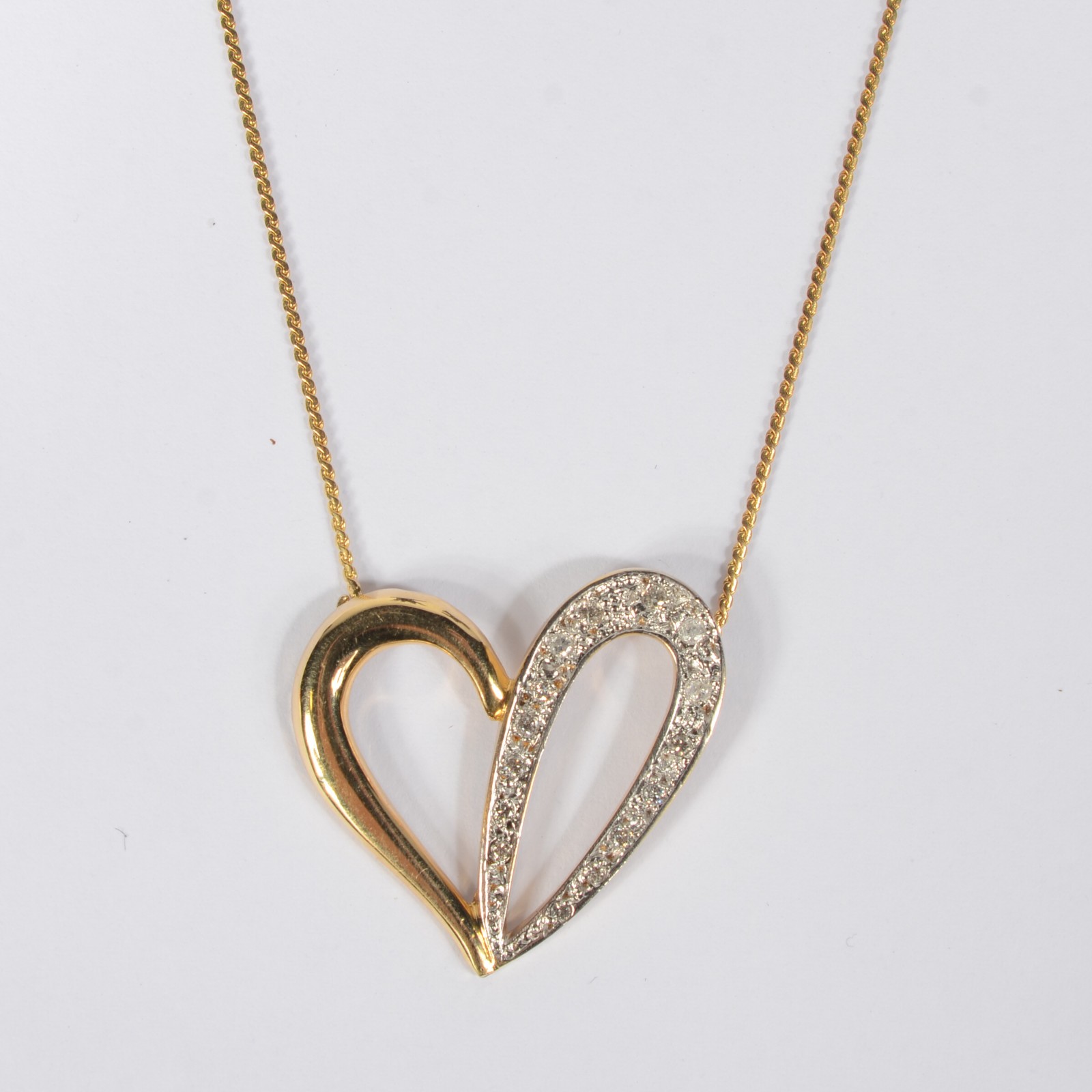 Colar com pendente de ouro amarelo 18k 750, feitio de coração com... - foto 1 de 5