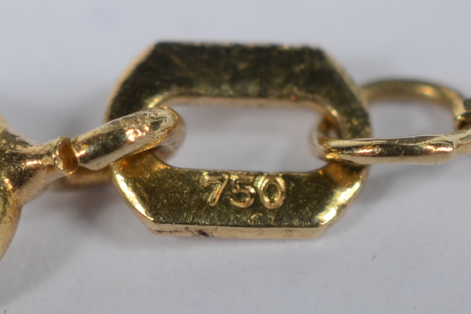 Colar com pendente em ouro 18k 750, feitio de elos e olho grego em... - foto 4 de 5