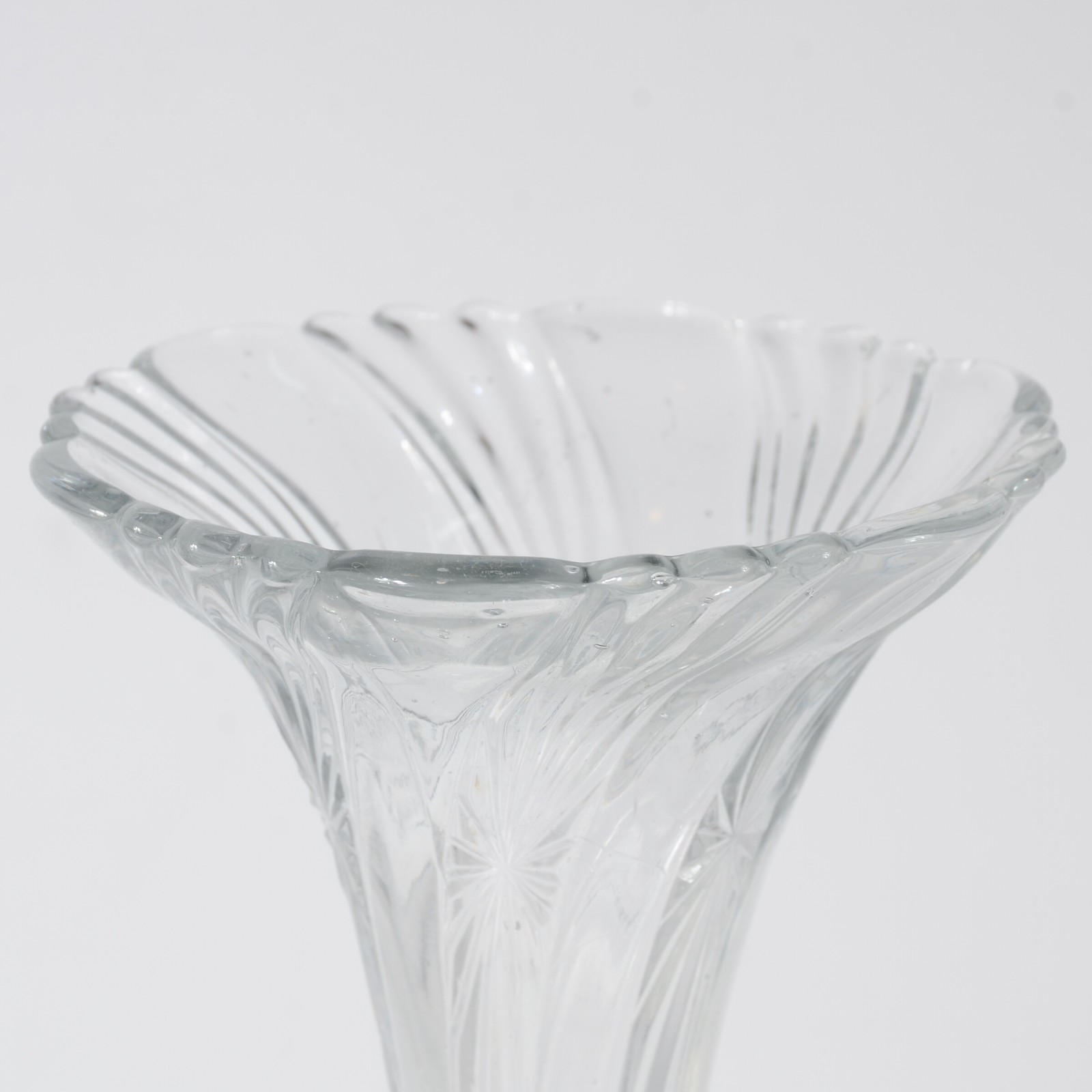 Floreira de metal com prato e tulipa de cristal (desgastes) - foto 3 de 11