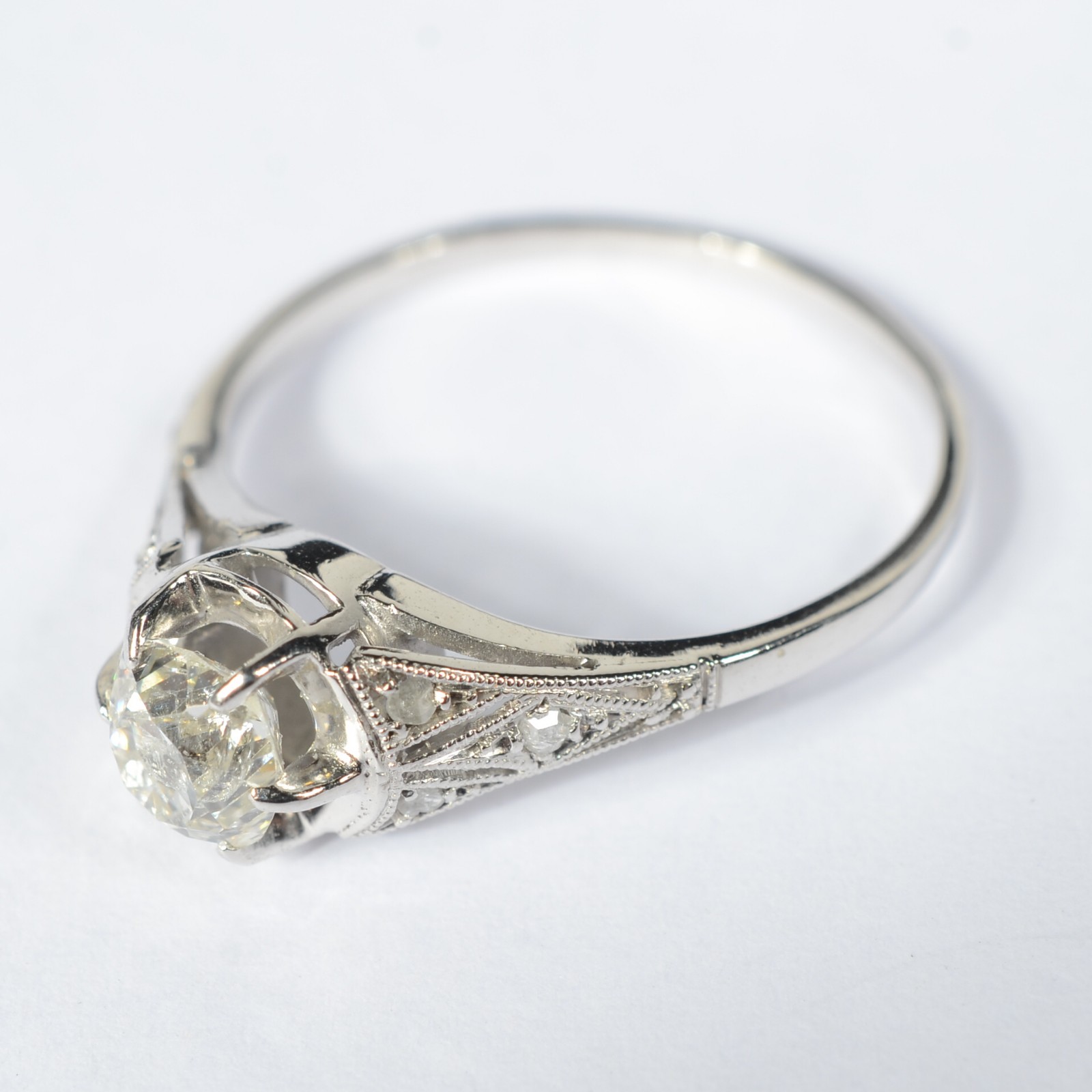 Antigo solitário de ouro branco de 0,40ct, aro 17. (Por motivos de... - foto 2 de 6