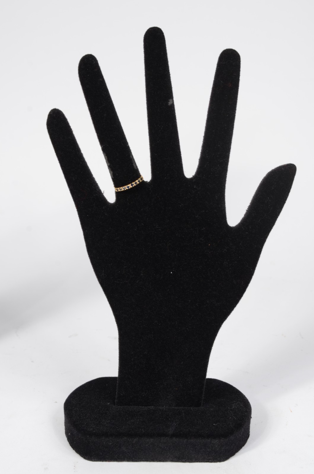 Meia aliança de ouro e ouro amarelo 750 cravejada com pedras azuis... - foto 5 de 6