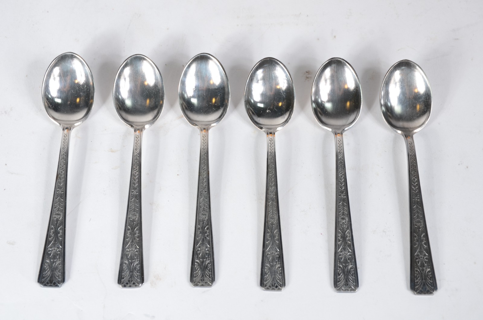 Diversas peças de metal prateado, sendo: fruteira com alça, porta... - foto 2 de 11