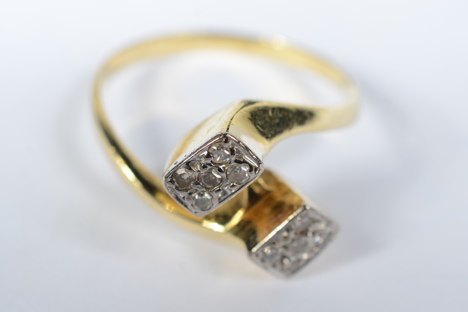 Anel de ouro amarelo 750 cravejado com 10 mini brilhantes, aro 16... - foto 1 de 5