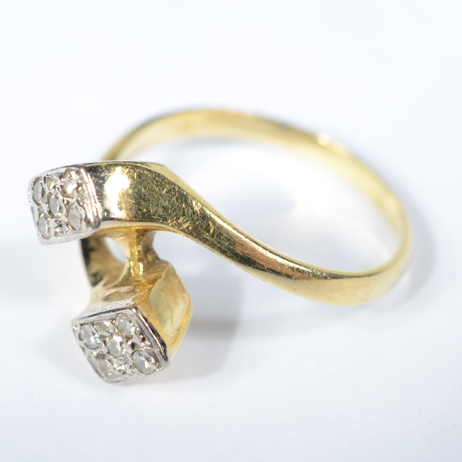 Anel de ouro amarelo 750 cravejado com 10 mini brilhantes, aro 16... - foto 2 de 5