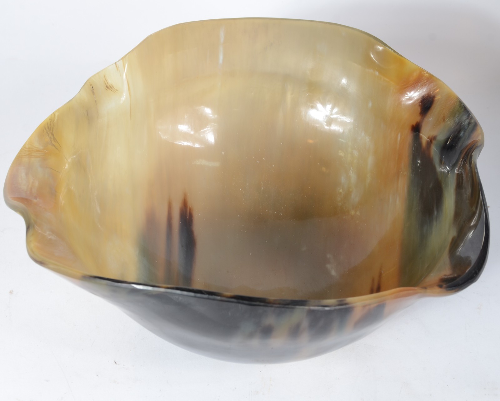 Duas peças de osso, sendo: Fruteira com pe de metal e bowl. - foto 4 de 9