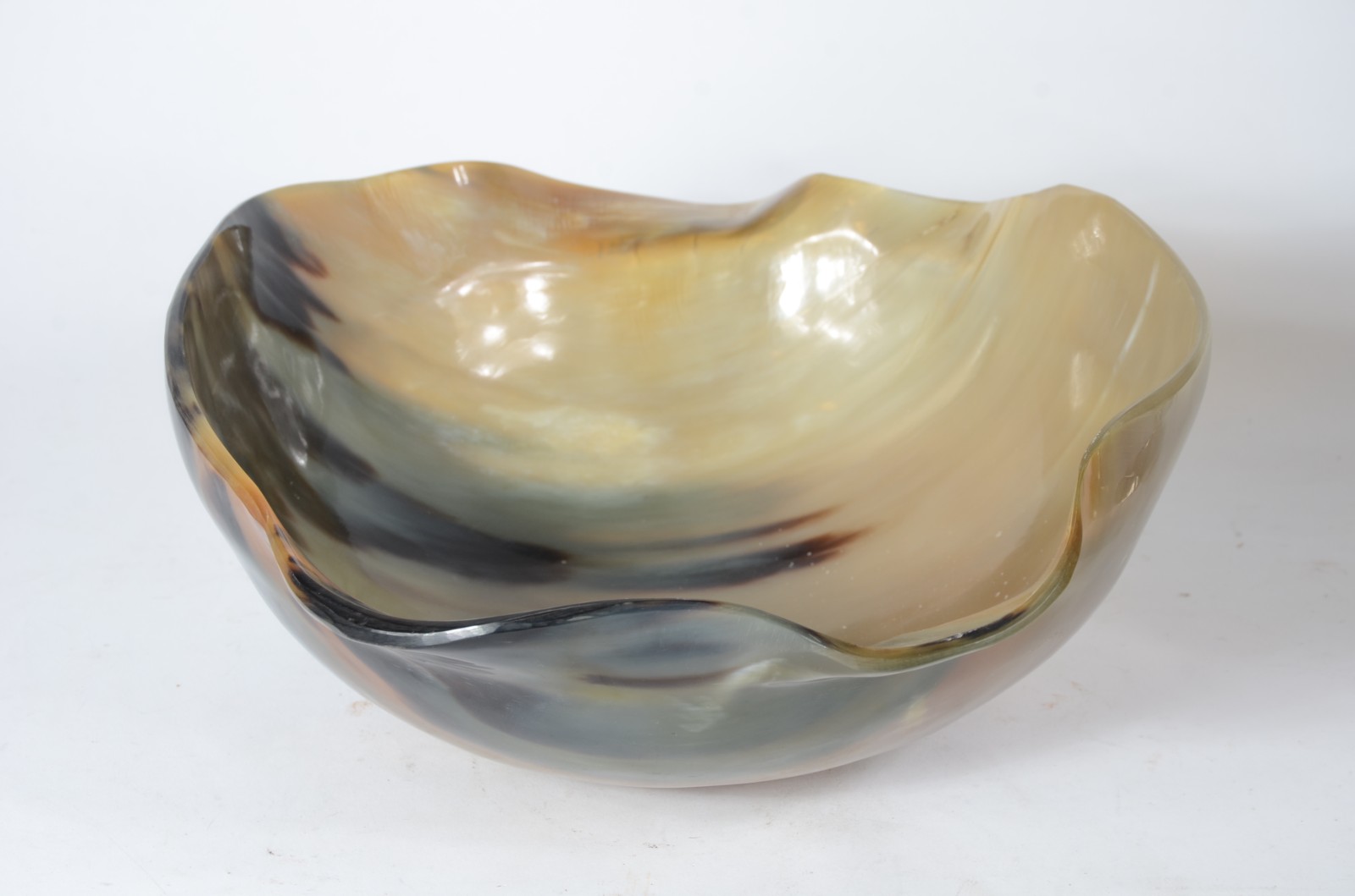 Duas peças de osso, sendo: Fruteira com pe de metal e bowl. - foto 6 de 9